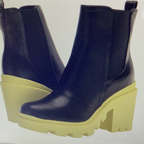 Nine West Women’s Forme Chelsea Lug Sole Booties size 11M Black/Green - Picture 2 of 6